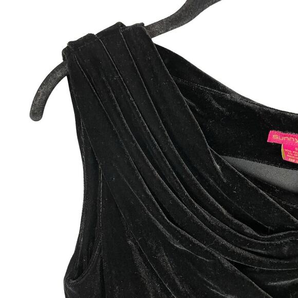 Sunny Leigh Y2K black velvet asymmetrical sleeveless top - Picture 2 of 5